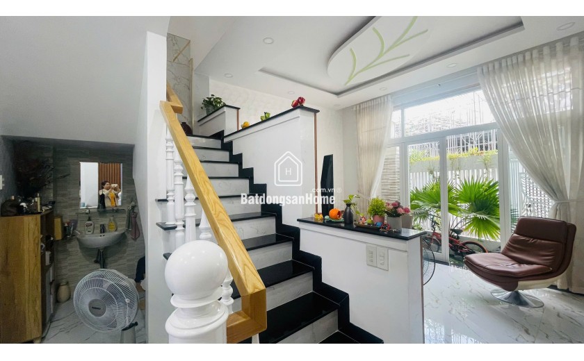 Bán Nhà 3 Tầng Gần Biển Hòn Chồng – Vĩnh Hải, Bắc Nha Trang – Sân Ô Tô, Nội Thất Cao Cấp